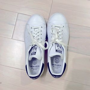 Adidas Stan smith tennis shoes. White and dark navy blue. Women. Size 8.